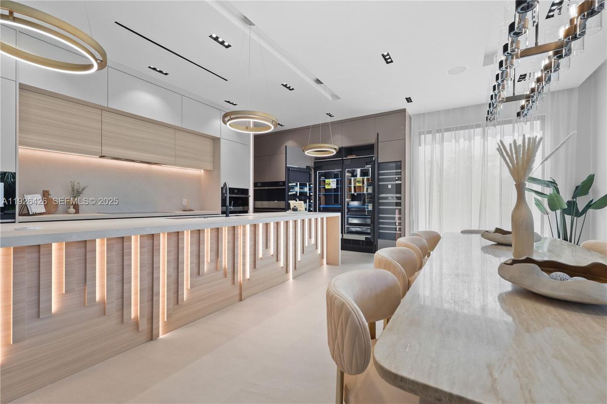Dining room, Interior, Pendant Lights, Recessed Lighting