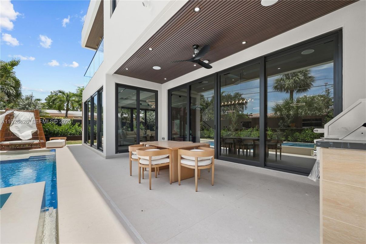 Exterior, Outdoor Kitchen, Pool