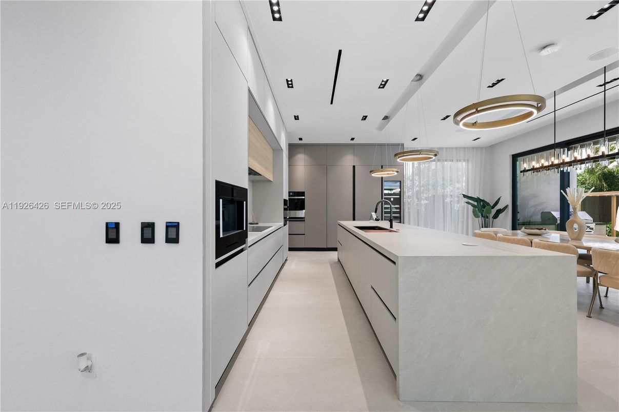 Dining room, Interior, Kitchen, Pendant Lights, Recessed Lighting, Stainless Steel Appliances