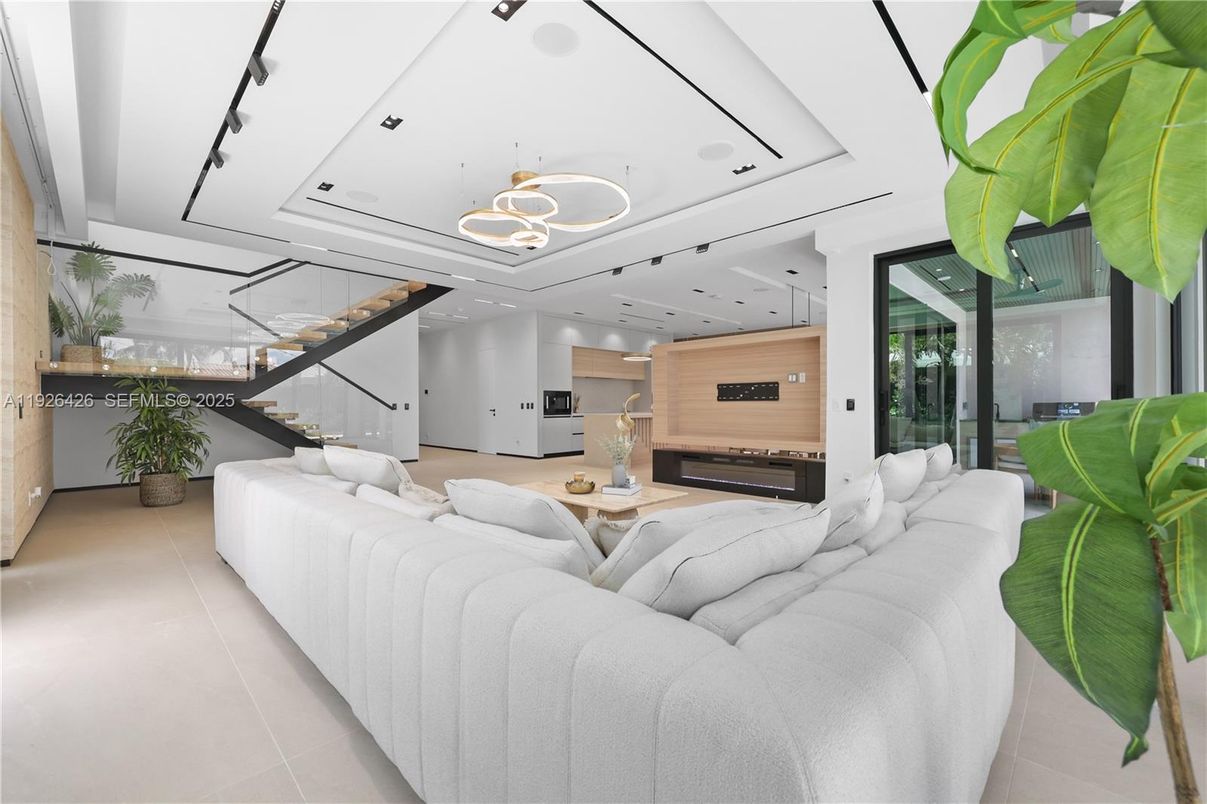 Interior, Kitchen, Living room, Pendant Lights, Recessed Lighting, Stainless Steel Appliances