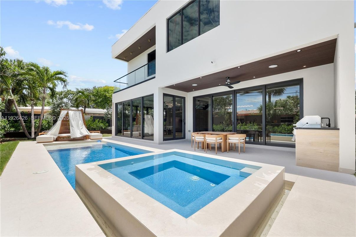 Exterior, Outdoor Kitchen, Pool