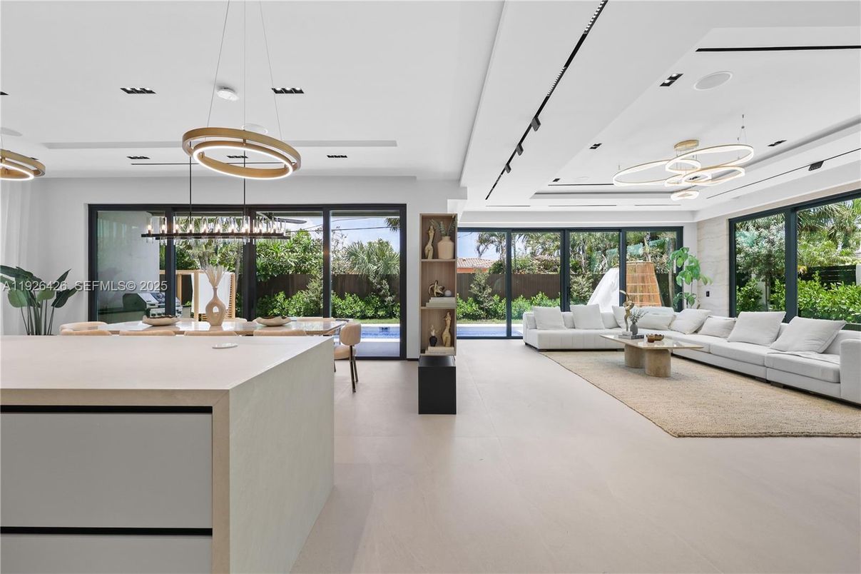 Dining room, Interior, Living room, Pendant Lights, Recessed Lighting