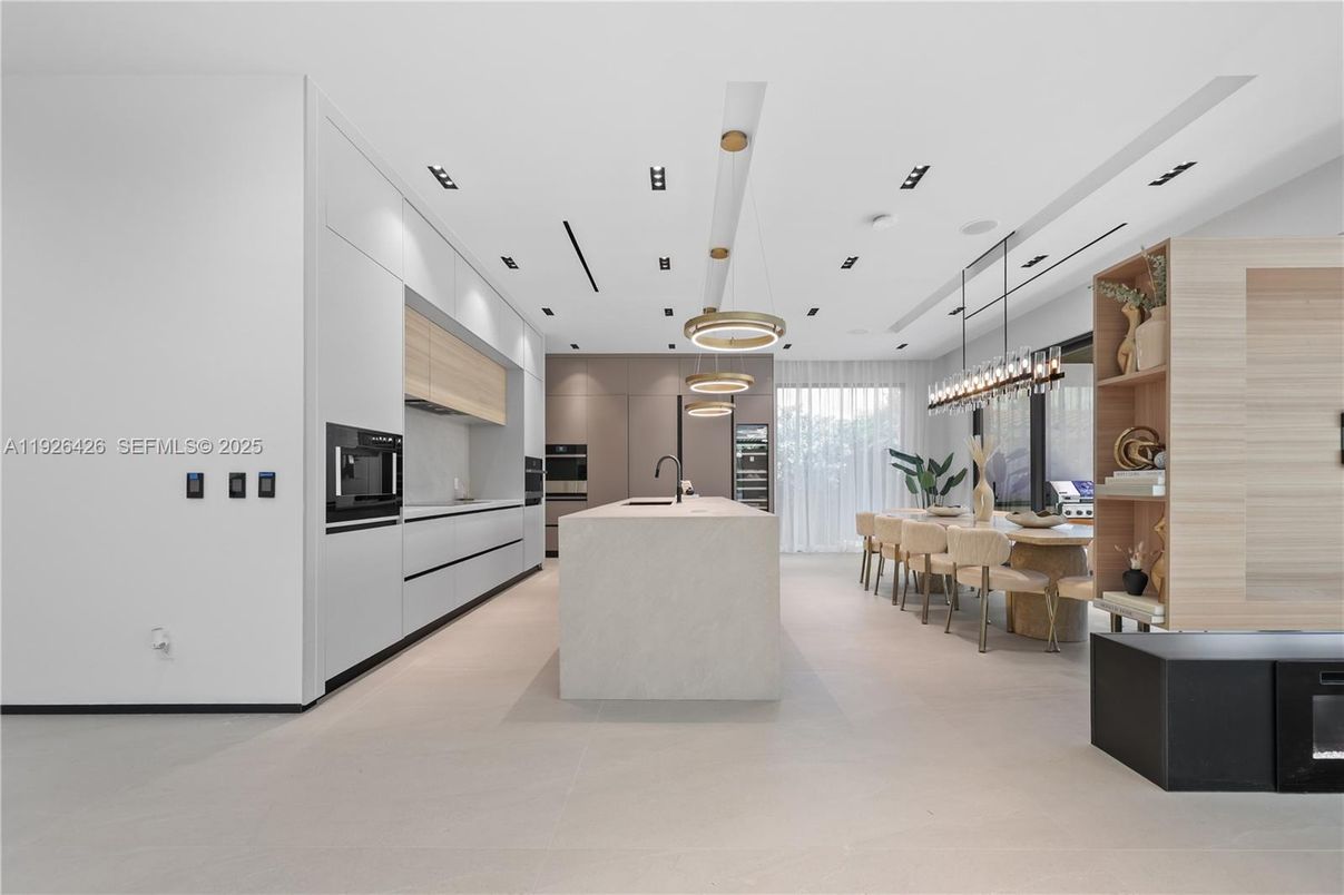 Chandelier, Dining room, Interior, Kitchen, Pendant Lights, Recessed Lighting, Stainless Steel Appliances