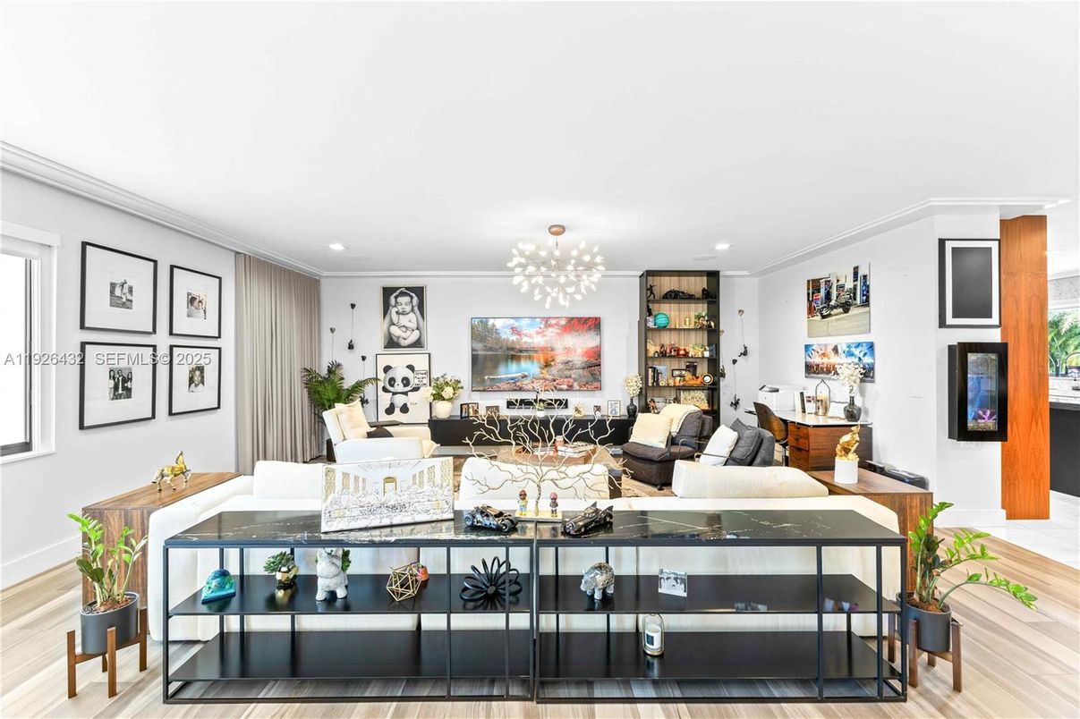 Dining room, Interior, Living room, Pendant Lights, Recessed Lighting, Wood Texture Flooring