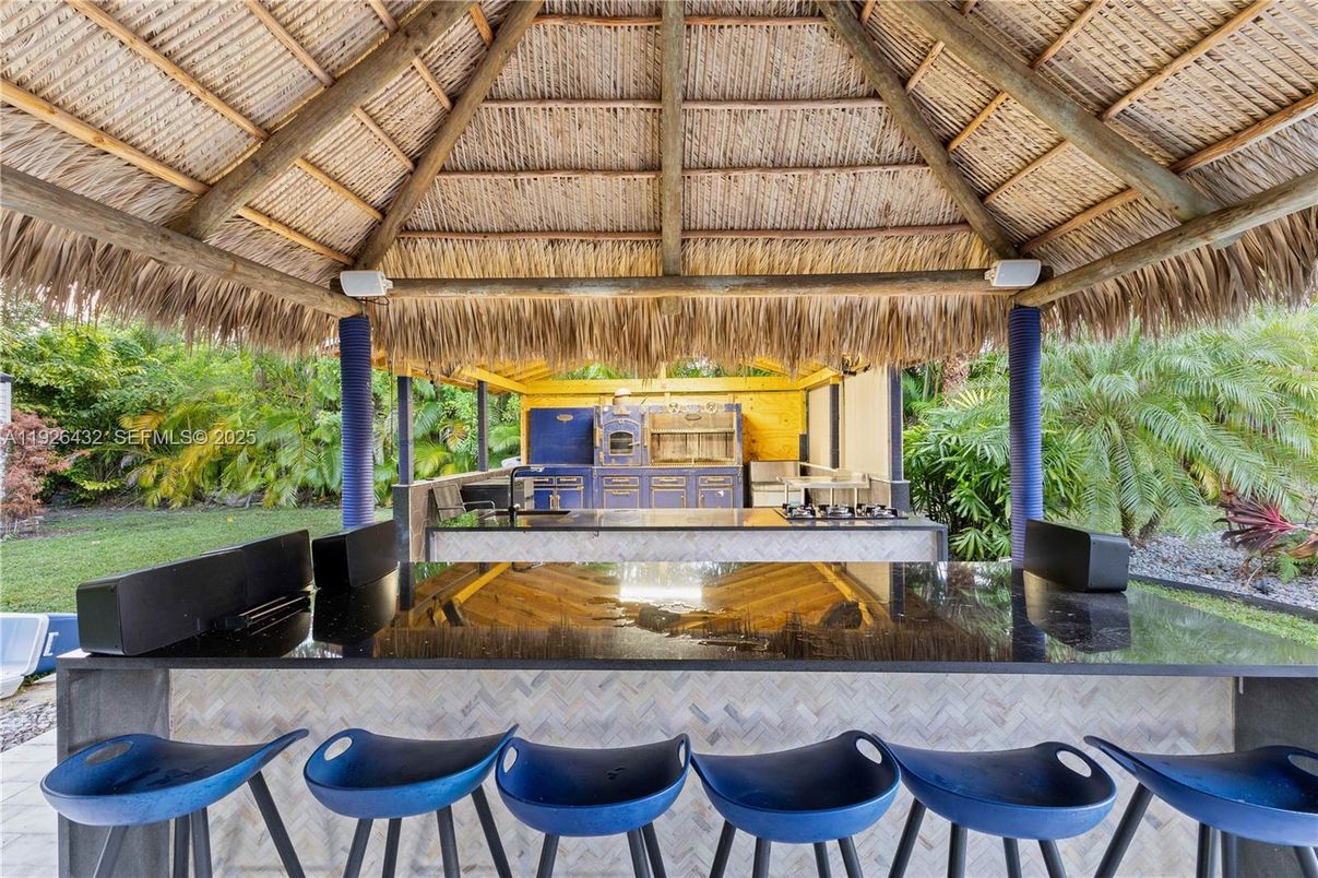 Exterior, Outdoor Kitchen