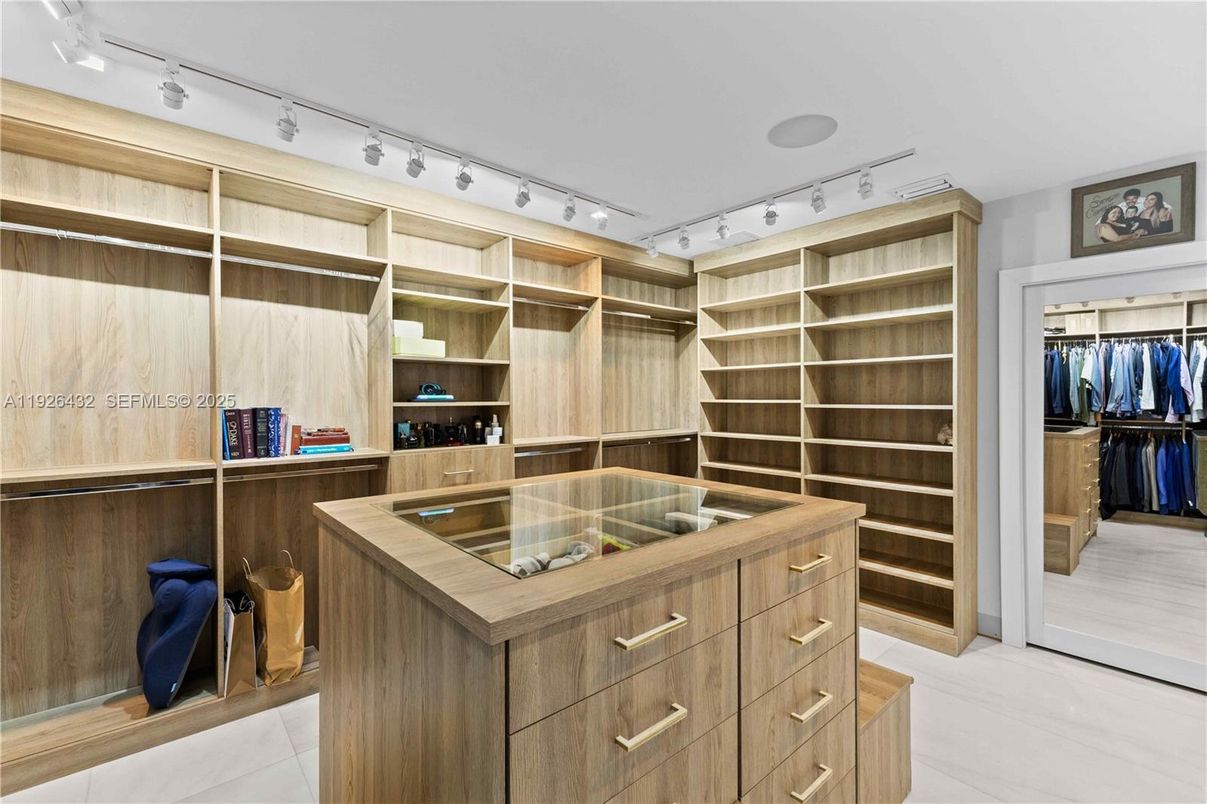 Interior, Walk-in Closets