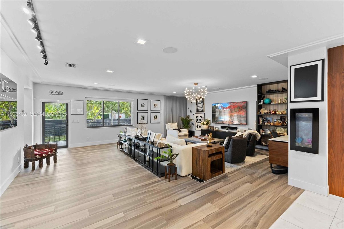 Interior, Living room, Pendant Lights, Recessed Lighting, Wood Texture Flooring