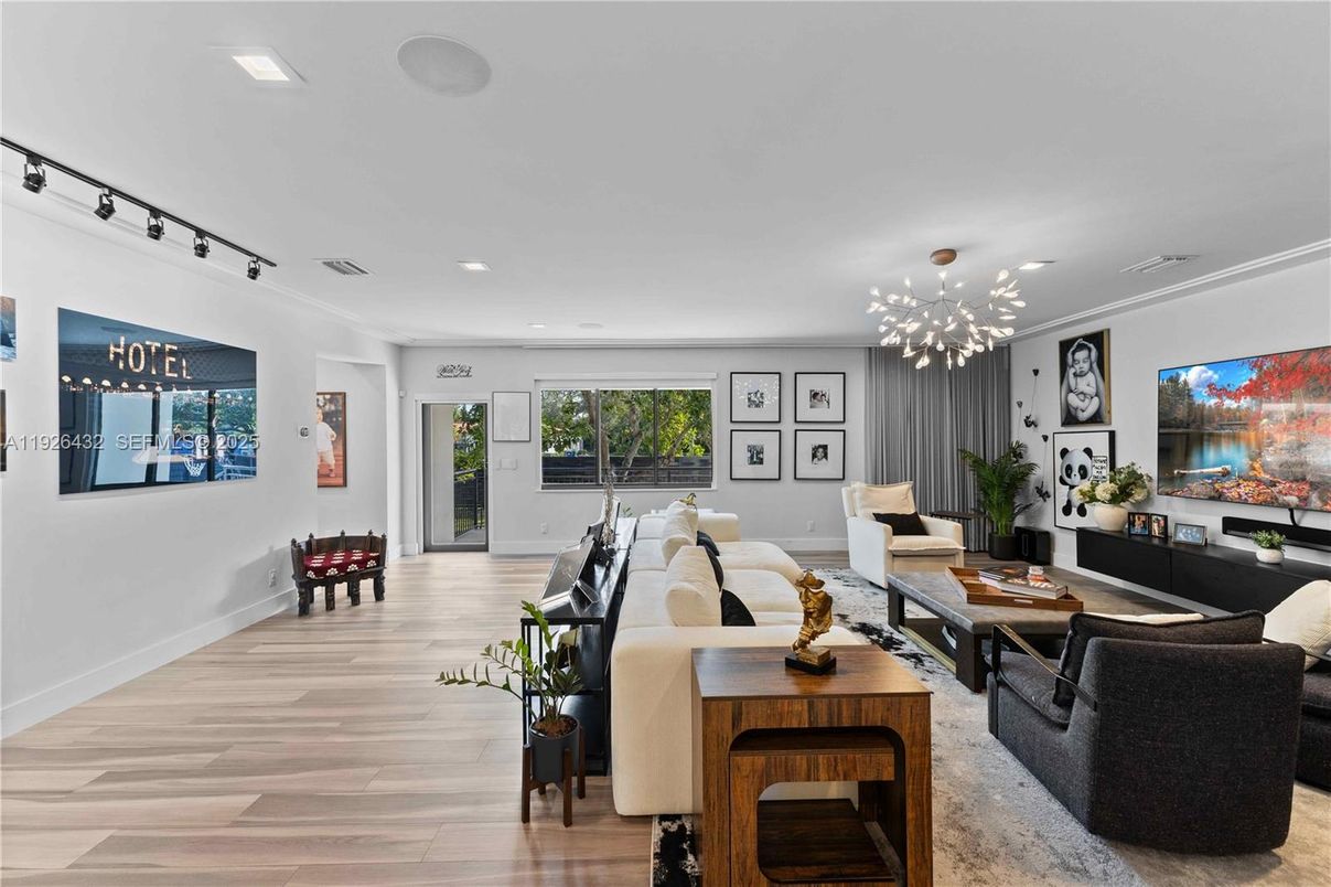 Interior, Living room, Pendant Lights, Recessed Lighting, Wood Texture Flooring