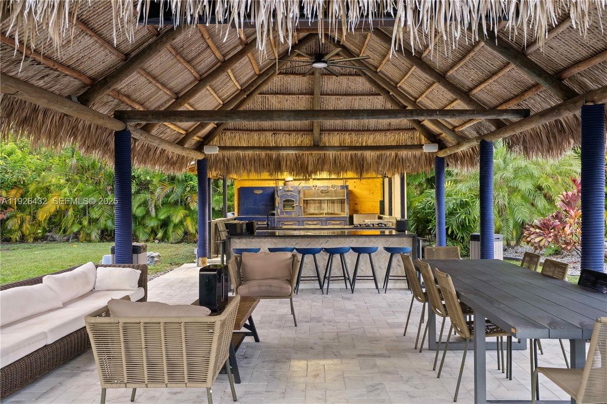 Exterior, Outdoor Kitchen