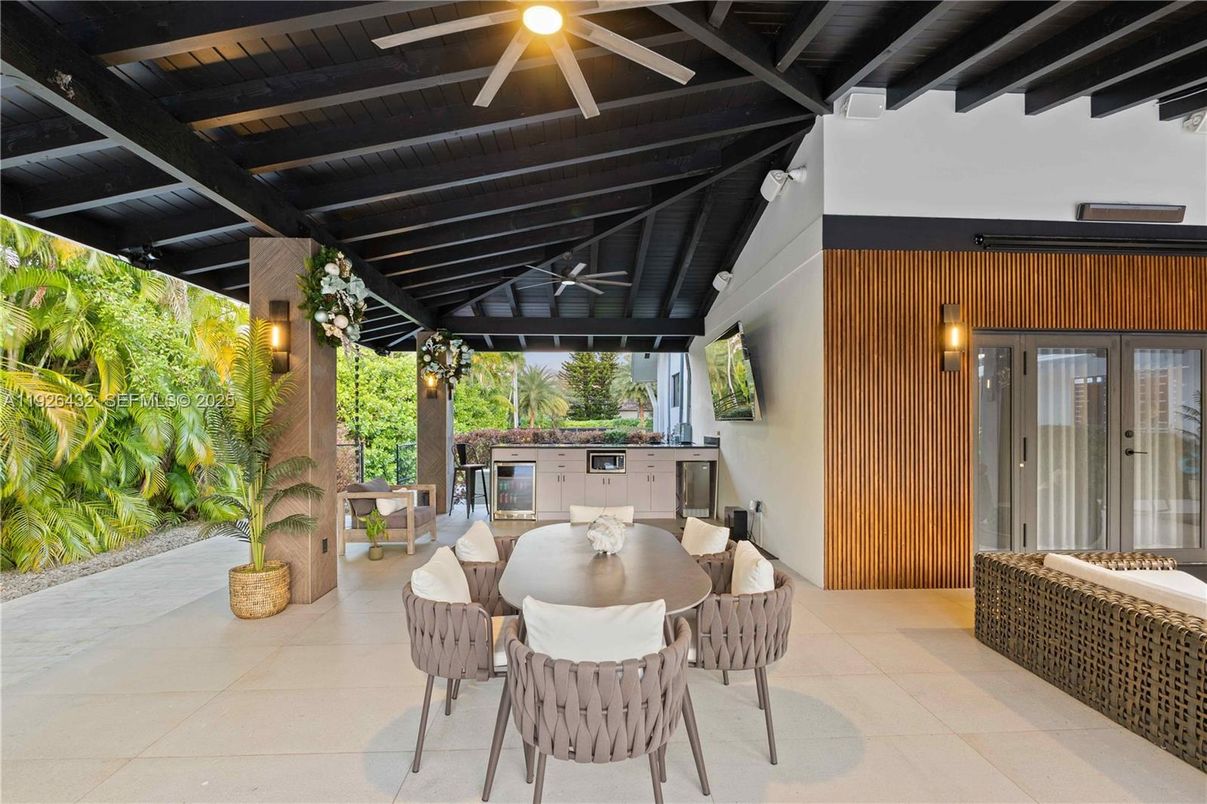 Exterior, Hot Tub, Outdoor Kitchen