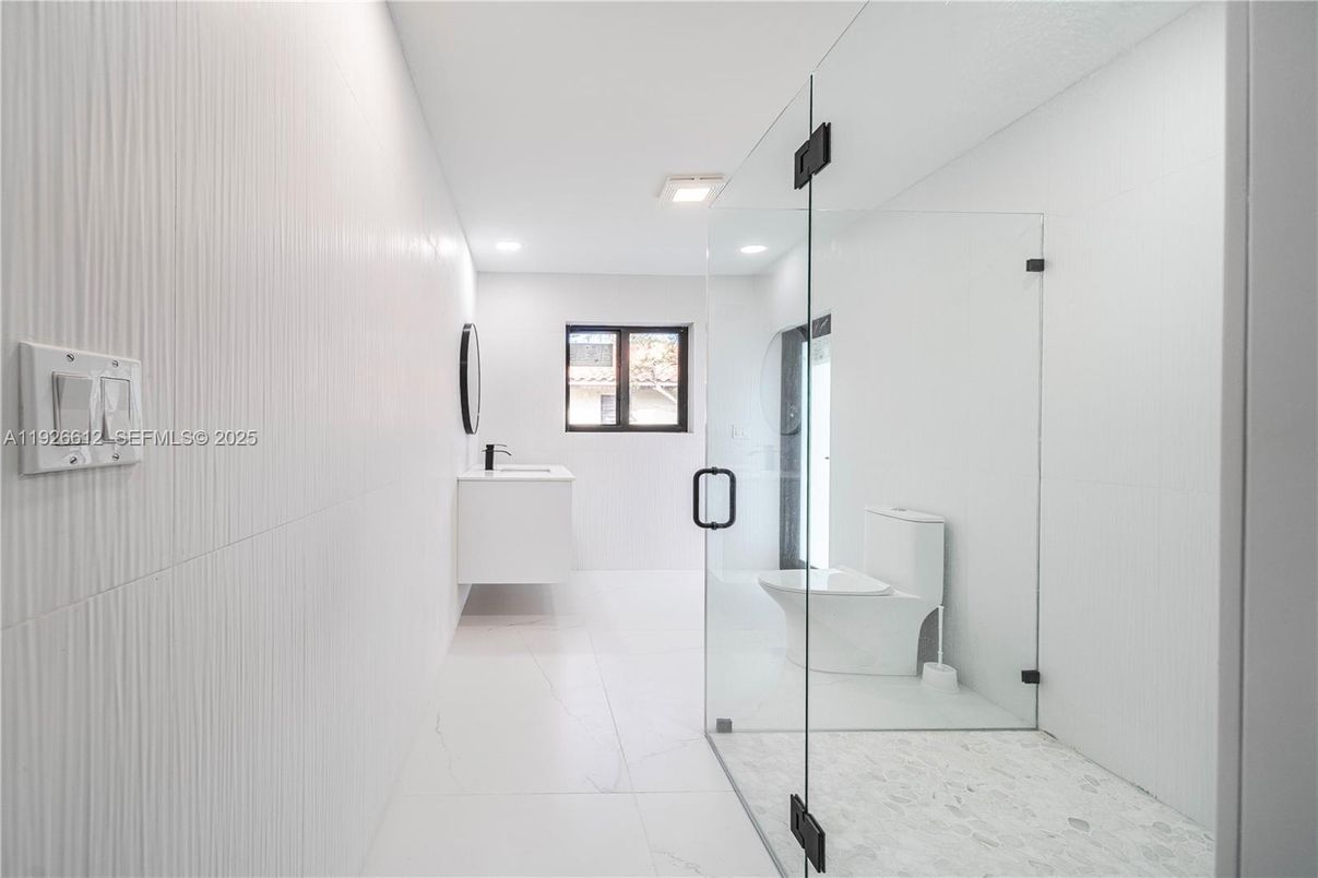 Bathroom, Dual Sink Vanities, Free Standing Baths, Glass Shower, Interior, Marble, Recessed Lighting