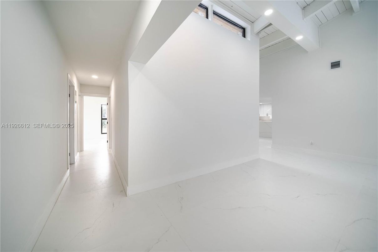 Empty room, Interior, Marble, Recessed Lighting