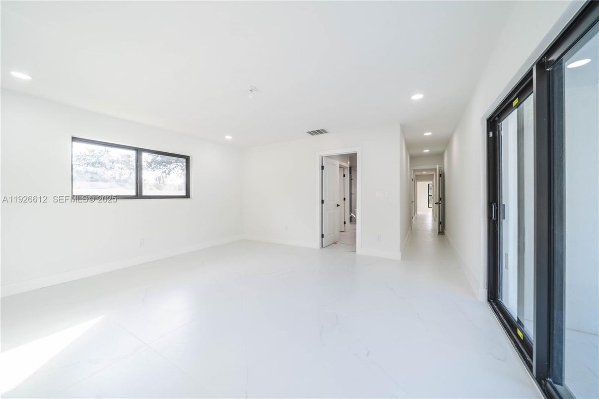 Empty room, Interior, Marble, Recessed Lighting