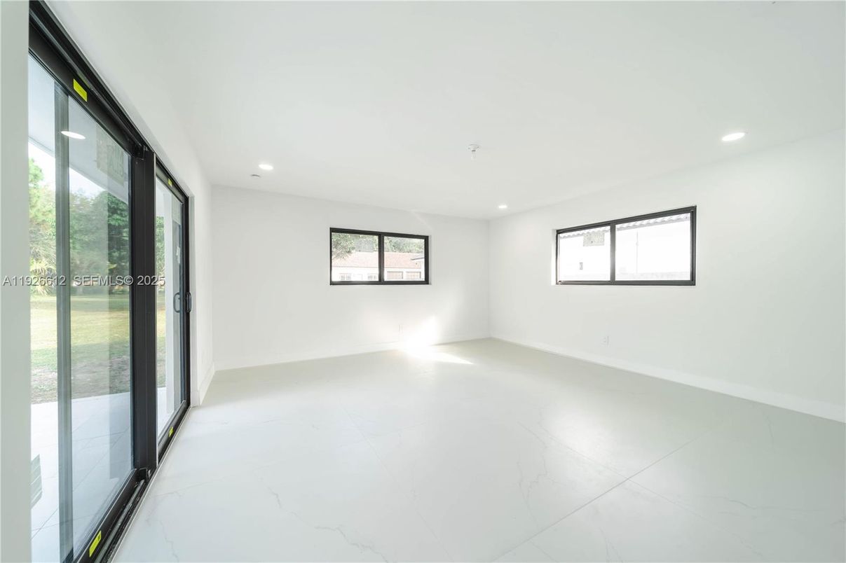 Empty room, Interior, Marble, Recessed Lighting