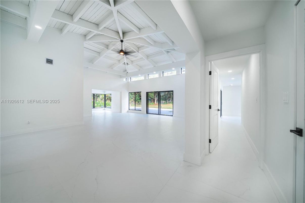 Empty room, Interior, Marble, Recessed Lighting