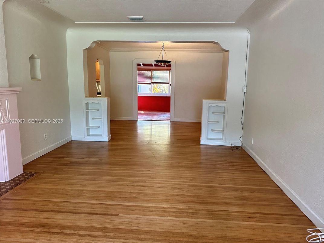 Interior, Pendant Lights, Wood Texture Flooring