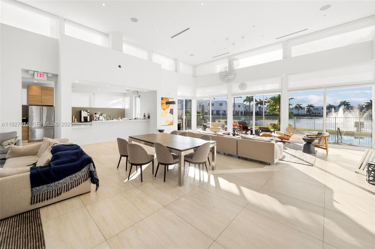 Dining room, Interior, Living room, Pendant Lights, Recessed Lighting, Water