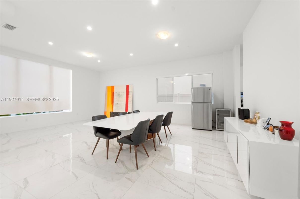 Dining room, Interior, Kitchen, Marble, Recessed Lighting
