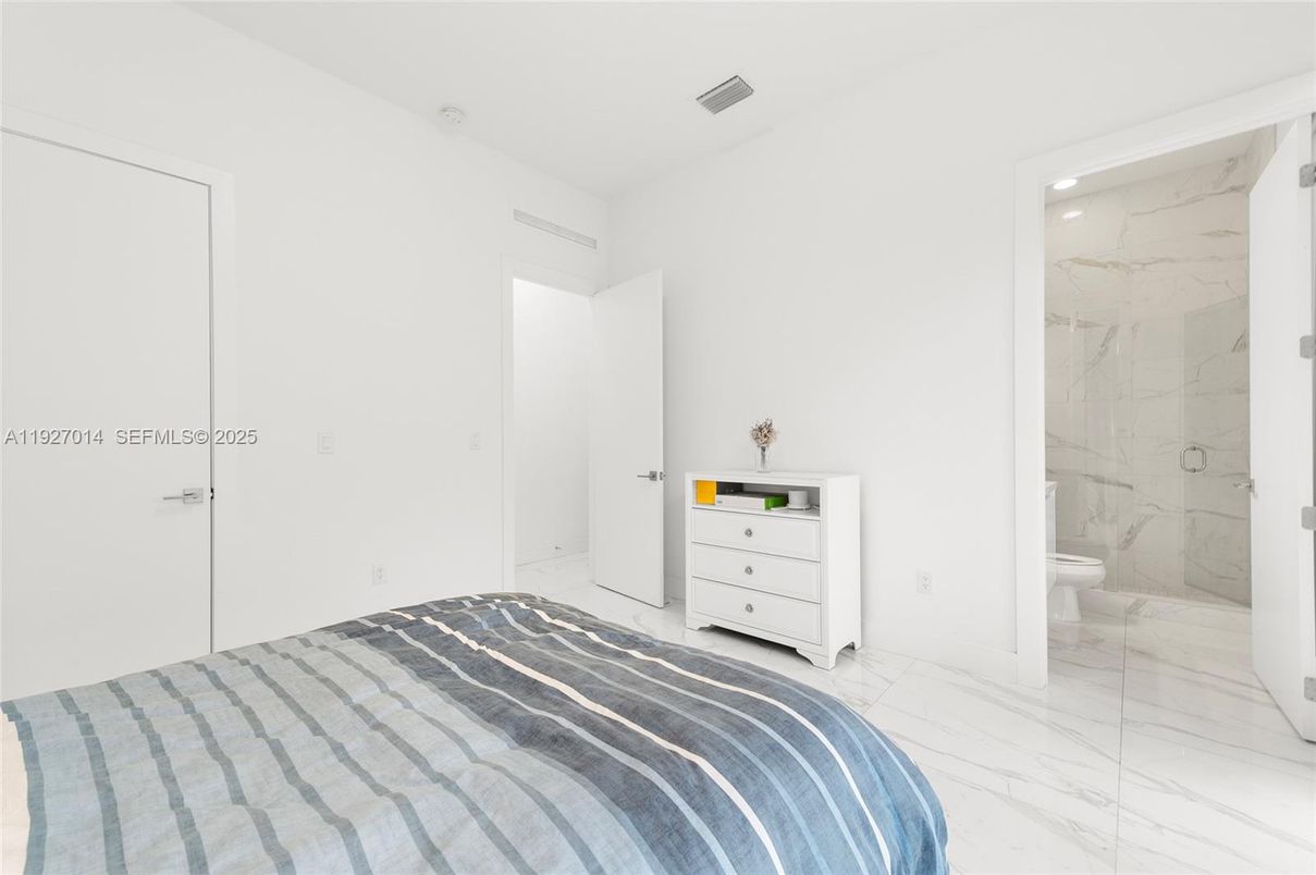 Bathroom, Interior, Marble, Marble Walls, Recessed Lighting