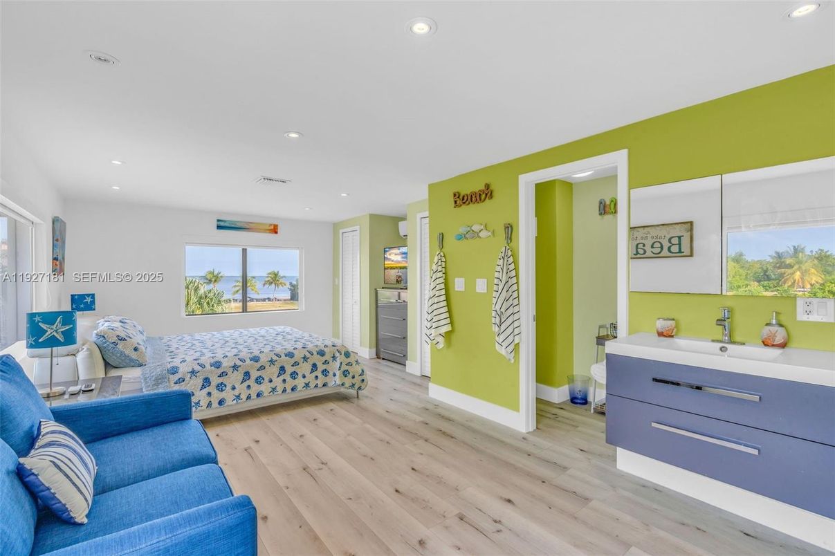 Interior, Recessed Lighting, Wood Texture Flooring