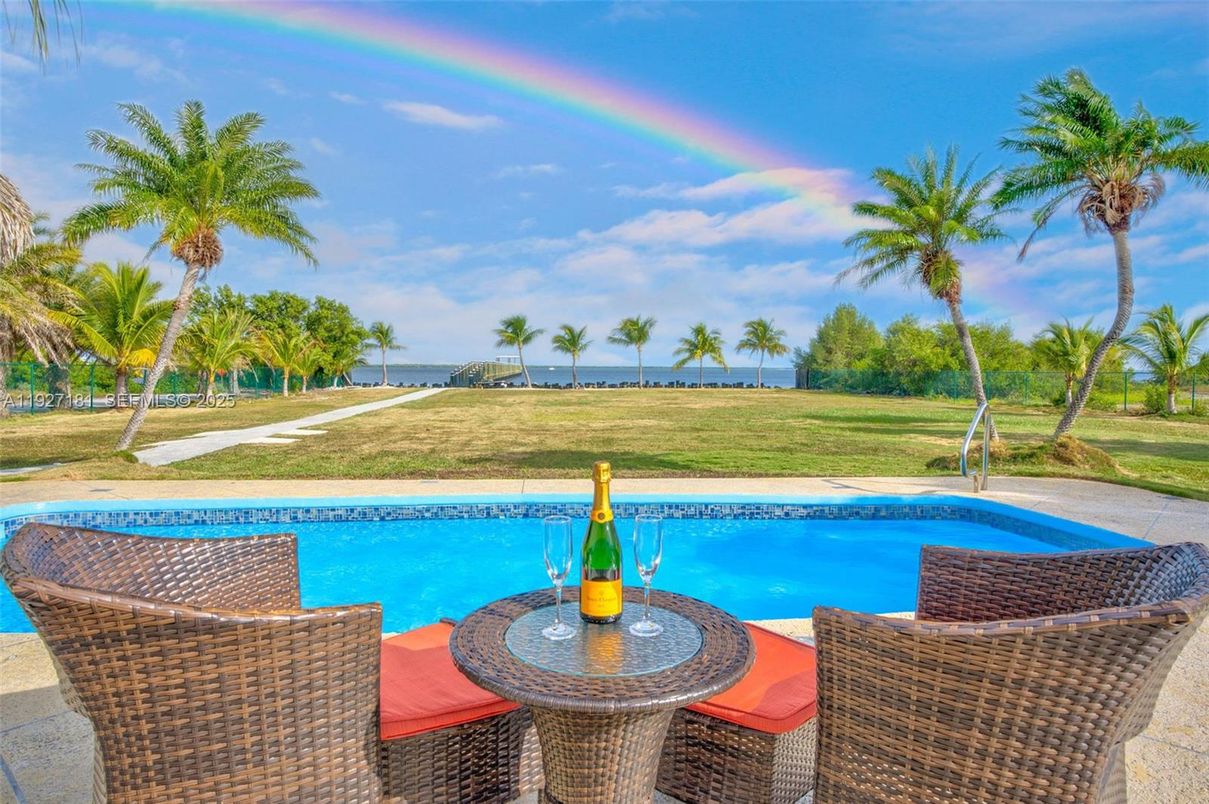 Exterior, Pool, Water