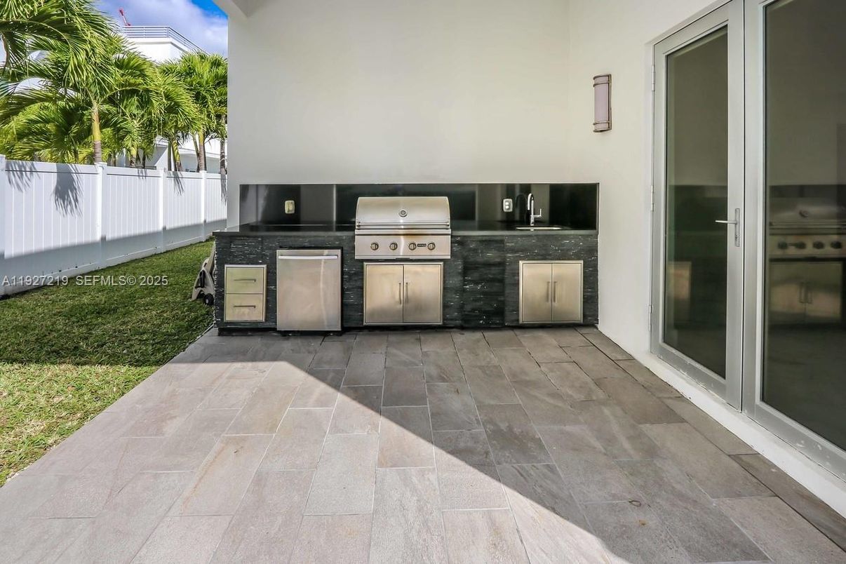 Exterior, Outdoor Kitchen