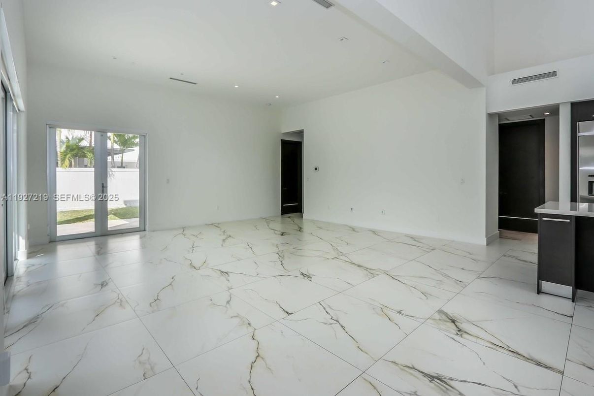 Empty room, Interior, Marble, Recessed Lighting