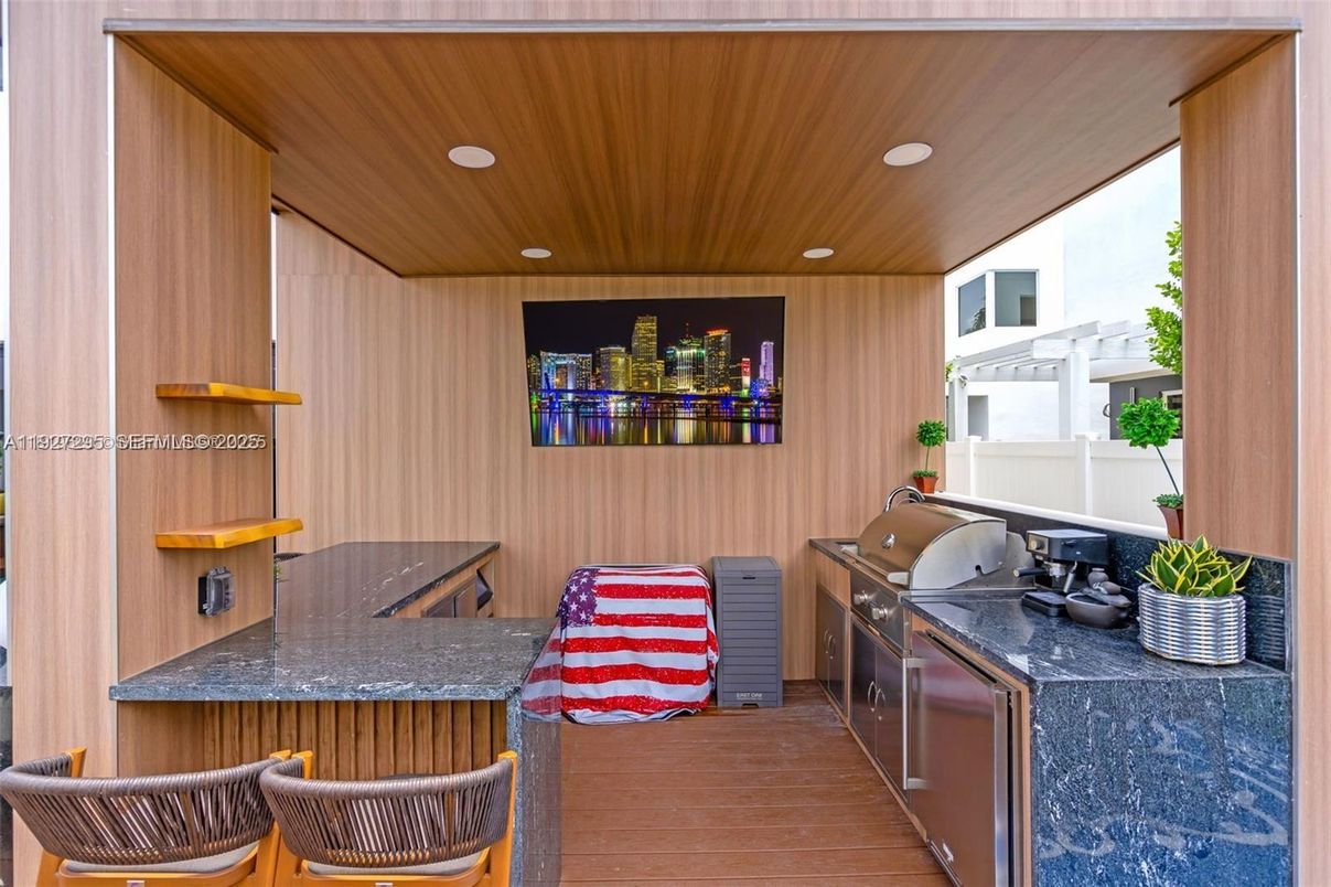 Exterior, Outdoor Kitchen