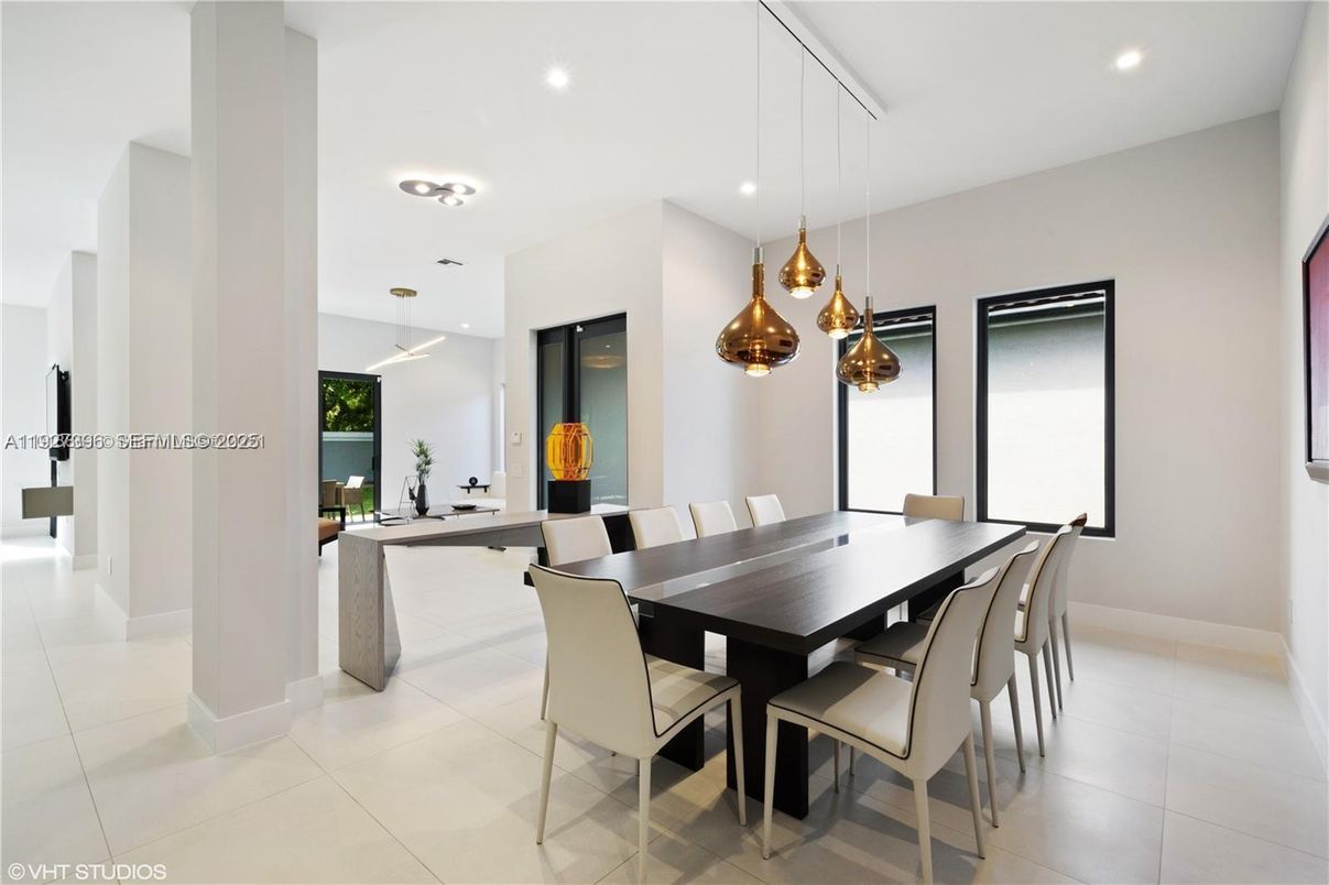 Dining room, Interior, Pendant Lights, Recessed Lighting