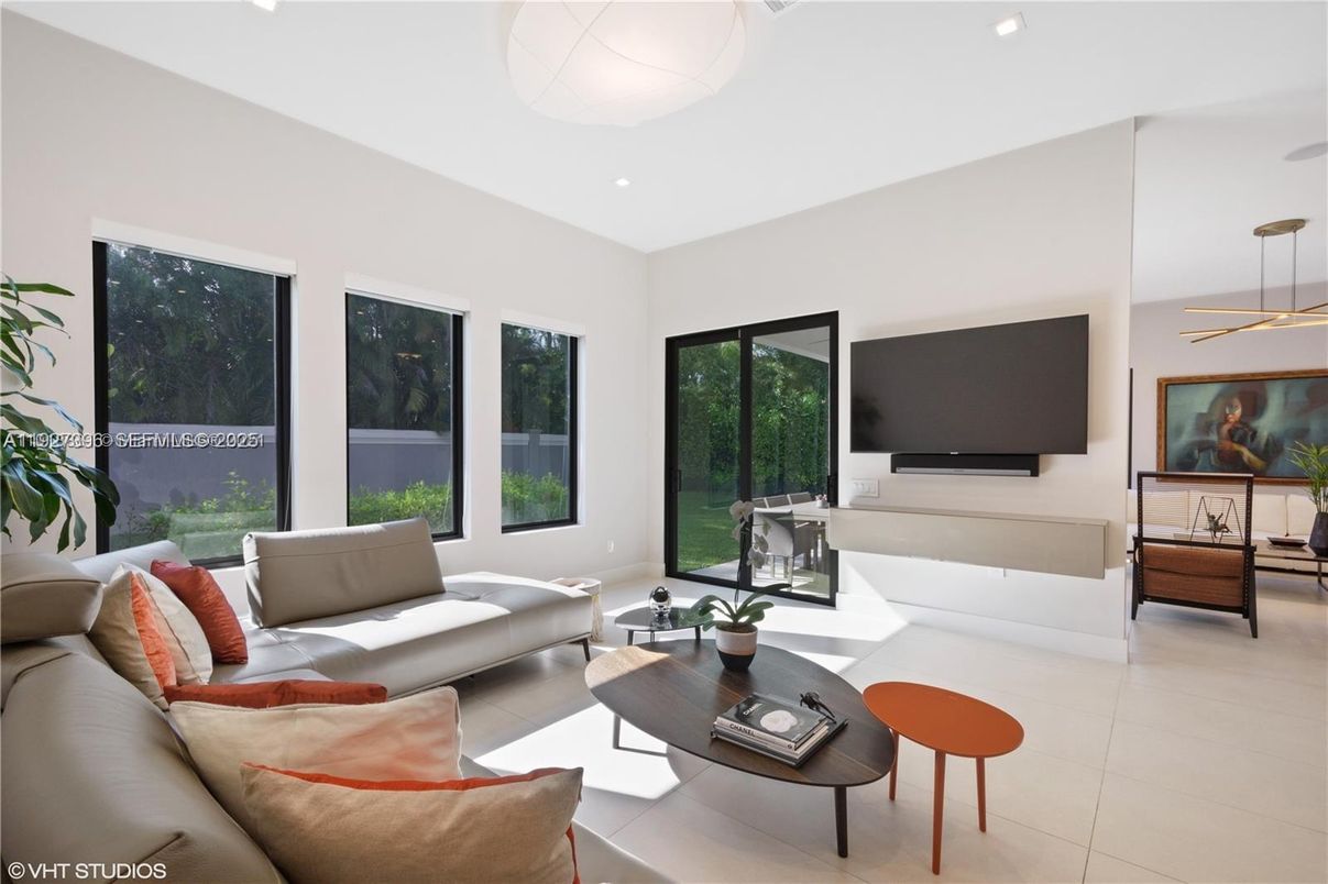 Interior, Living room, Pendant Lights, Recessed Lighting
