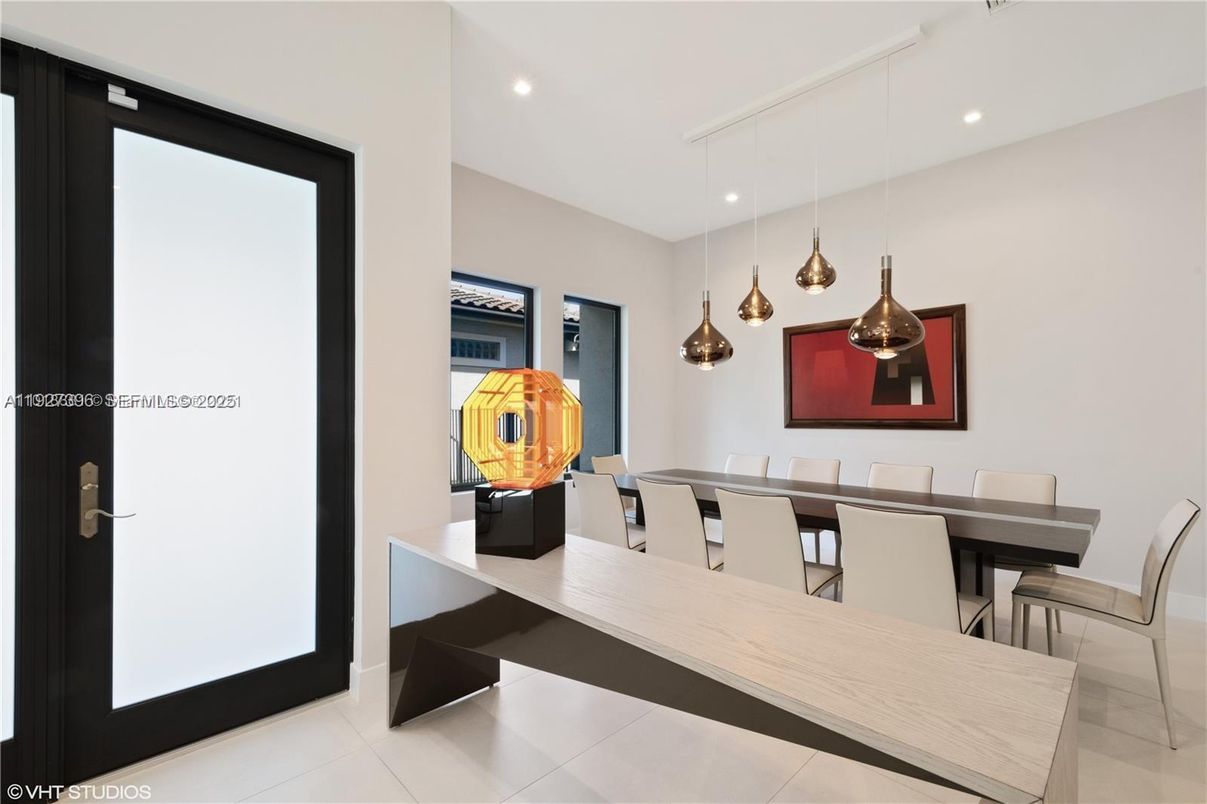 Dining room, Interior, Pendant Lights, Recessed Lighting