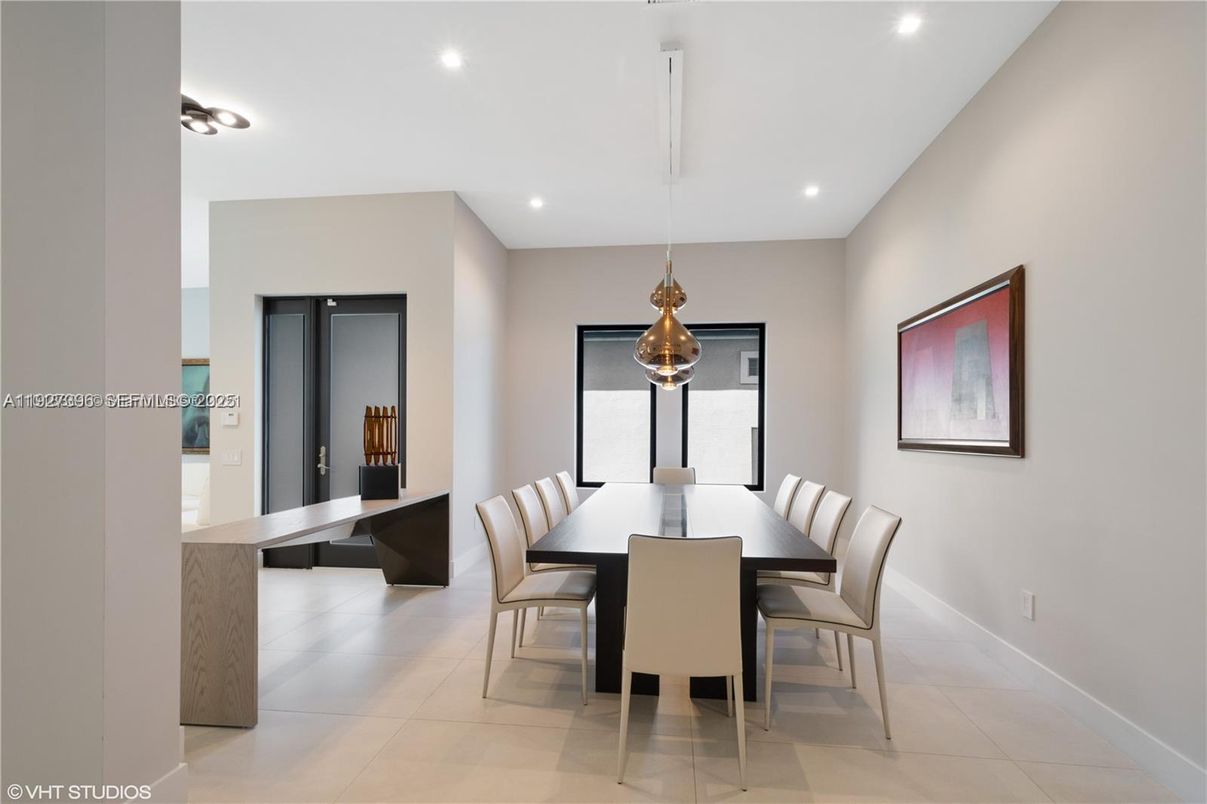 Dining room, Interior, Pendant Lights, Recessed Lighting