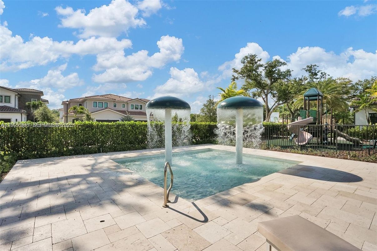 Exterior, Playground, Pool