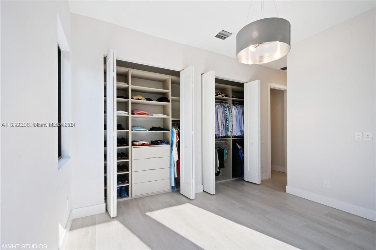 Interior, Pendant Lights, Walk-in Closets, Wood Texture Flooring