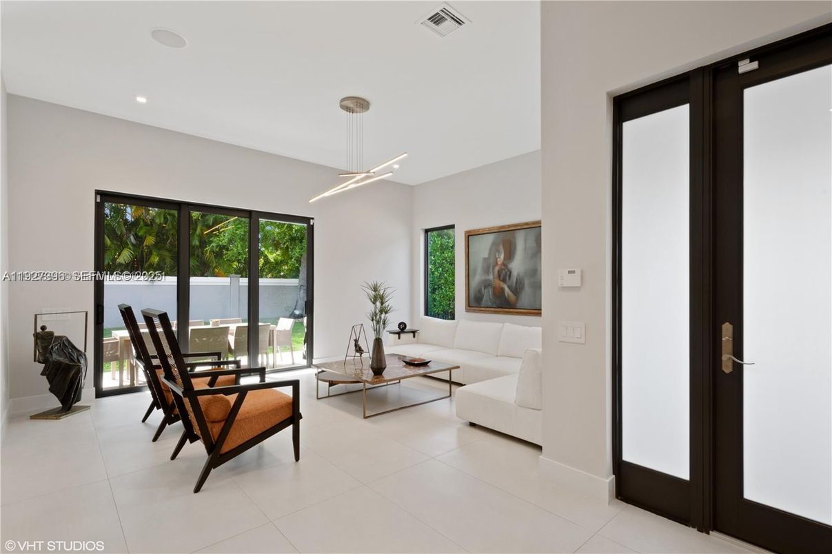 Interior, Living room, Pendant Lights, Recessed Lighting, Water