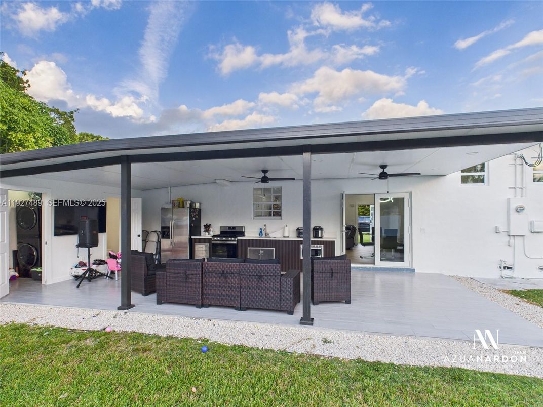Exterior, Outdoor Kitchen