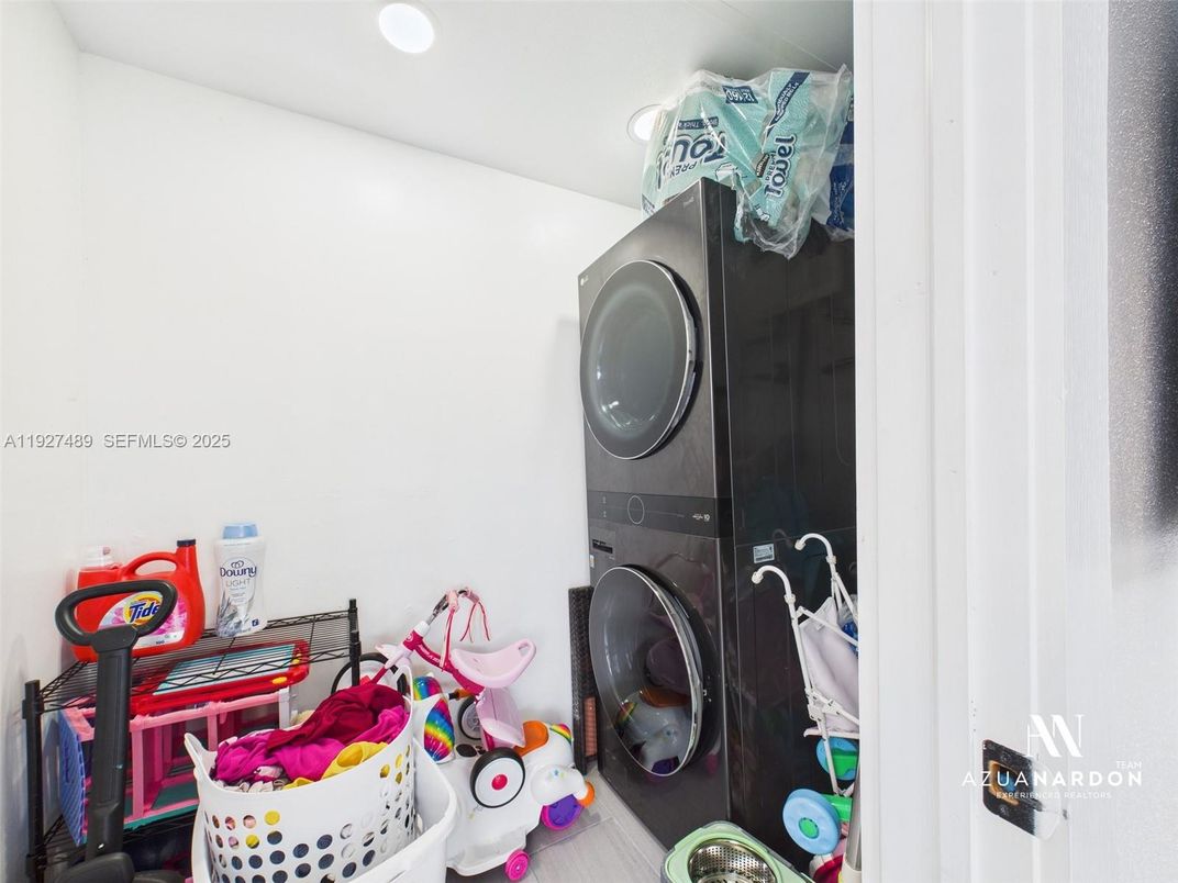 Interior, Recessed Lighting, Utility Closets, Washer