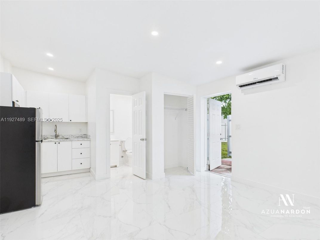 Interior, Kitchen, Marble, Recessed Lighting