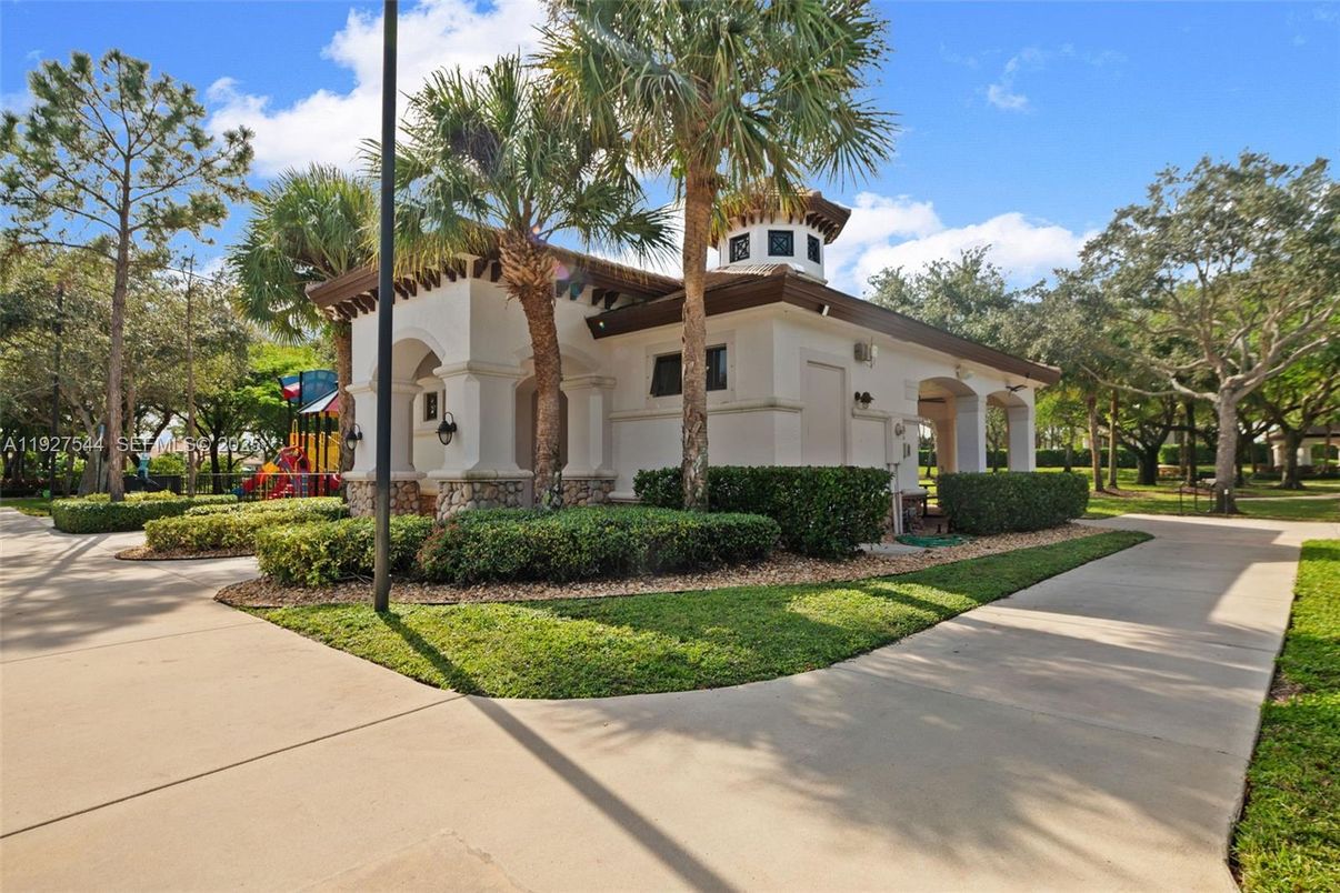 Exterior, Facade, Spanish Mediterranean