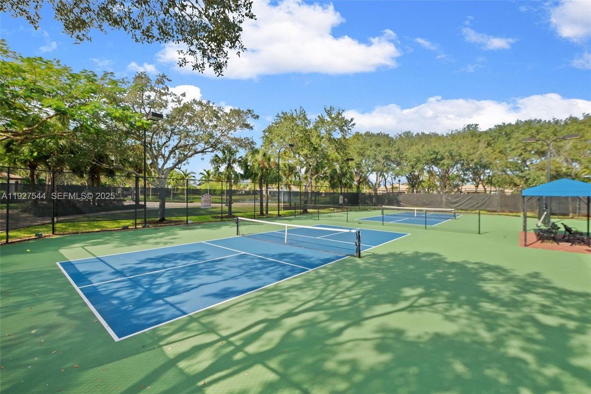 Exterior, Tennis Courts