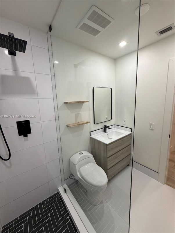 Bathroom, Interior, Recessed Lighting