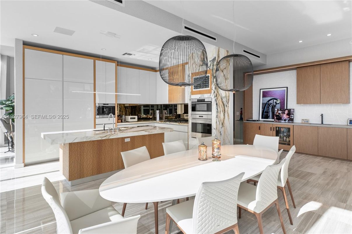 Dining room, Interior, Kitchen, Recessed Lighting, Stainless Steel Appliances