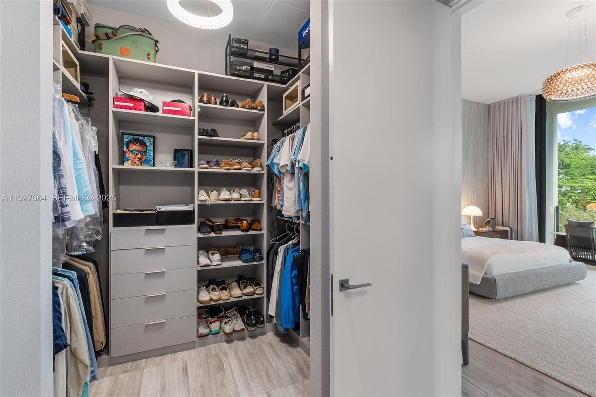 Bedroom, Interior, Pendant Lights, Walk-in Closets, Wood Texture Flooring