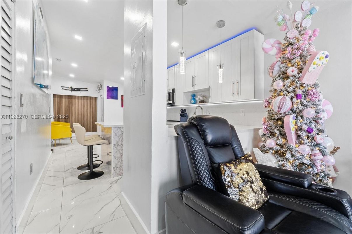 Interior, Kitchen, Marble, Pendant Lights, Recessed Lighting