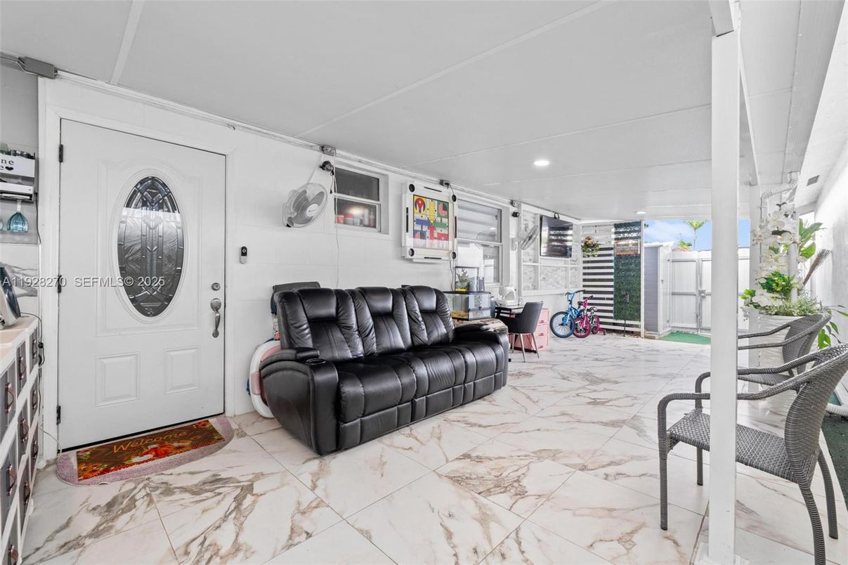 Interior, Marble, Recessed Lighting, Washer