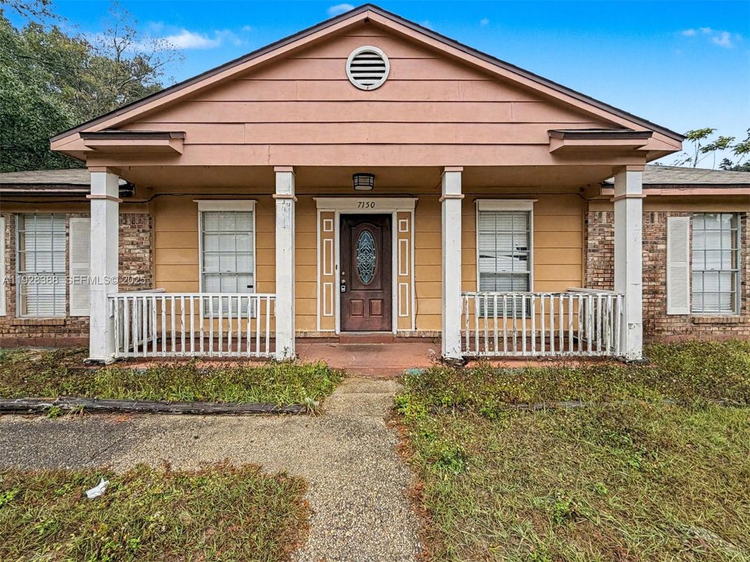 Exterior, Facade, None