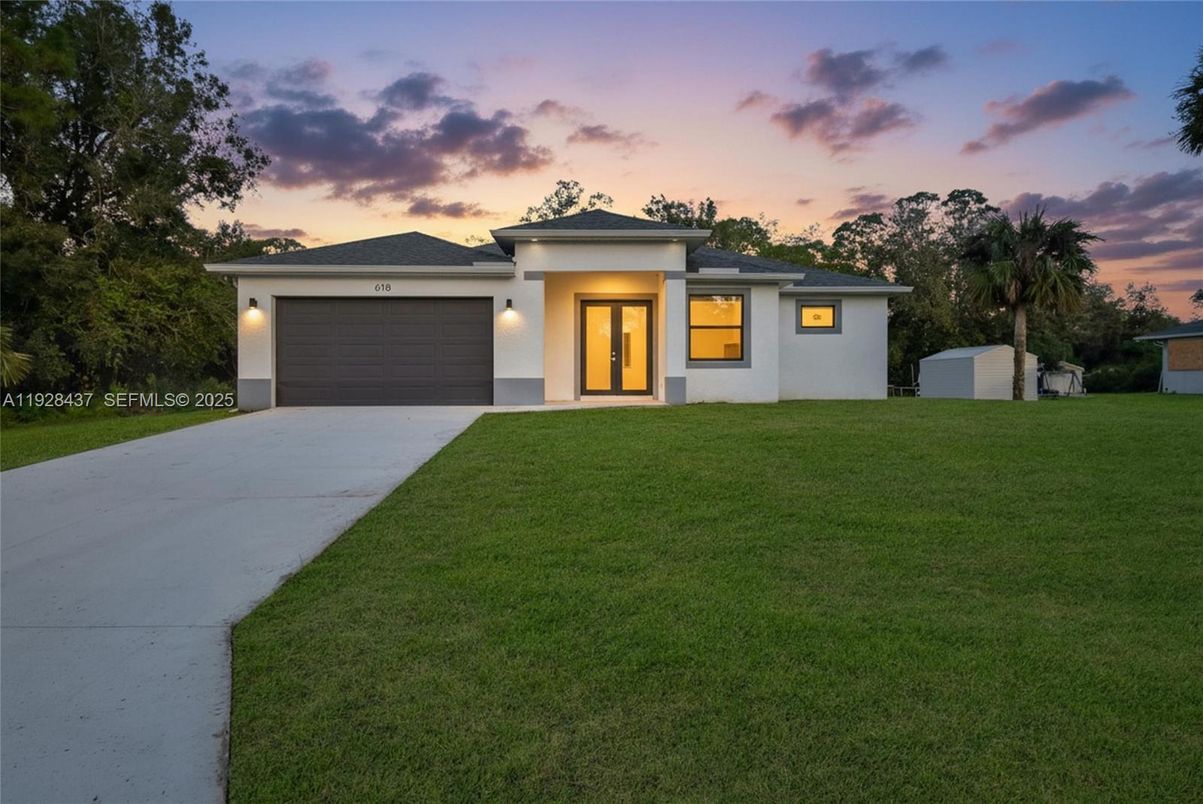 Attached, Backyard, Exterior, Facade, Modern