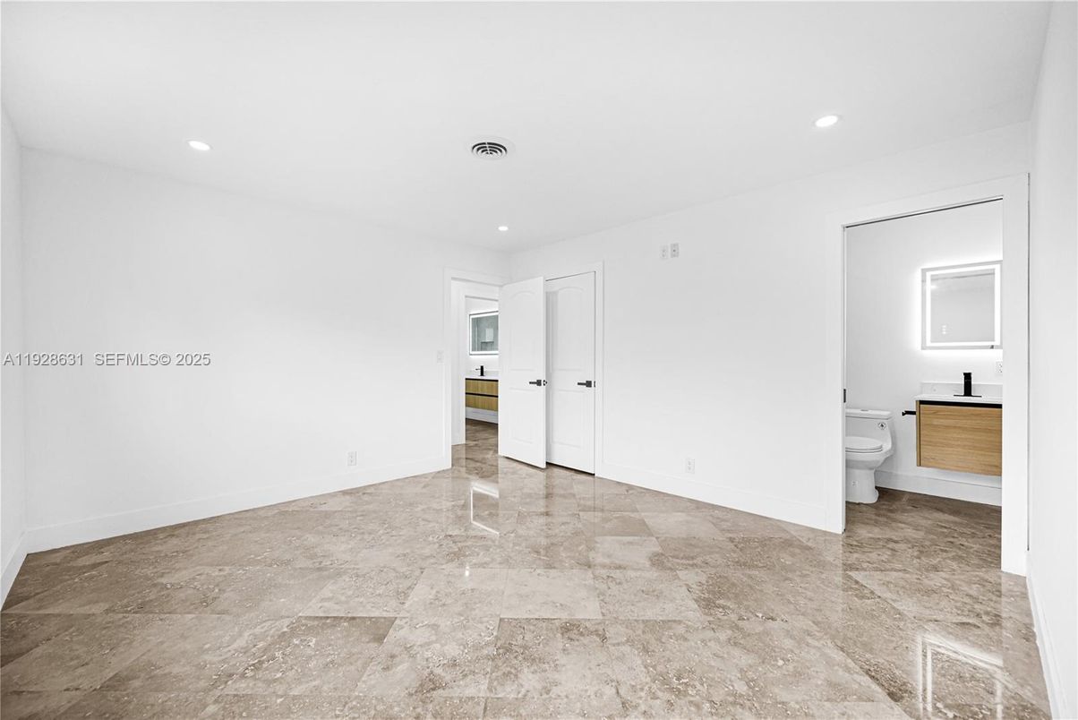 Bathroom, Empty room, Interior, Recessed Lighting