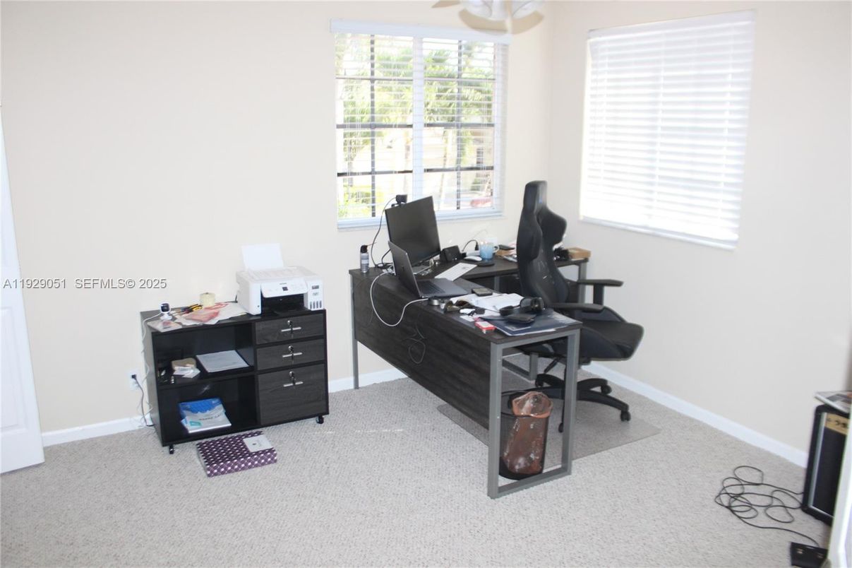 Home Office, Interior