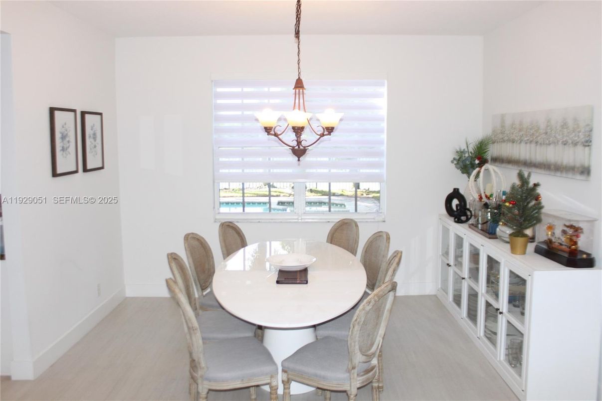 Chandelier, Dining room, Interior